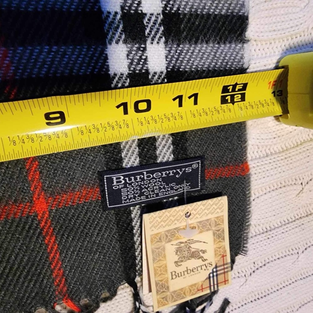 Nwt vintage, Burberry plaid Fringe scarf - Picture 4 of 5